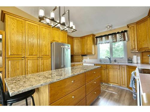 231045 Highway 684, Rural Peace No. 135, M.D. Of, AB - Indoor Photo Showing Kitchen With Double Sink