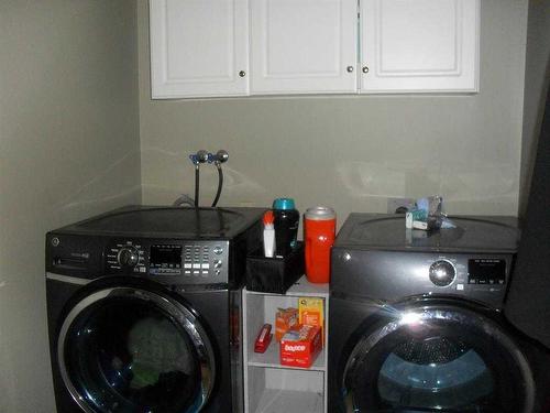 514 4Th Street Ne, Manning, AB - Indoor Photo Showing Laundry Room