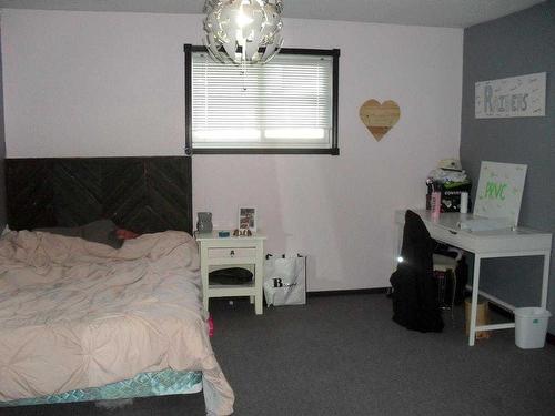 514 4Th Street Ne, Manning, AB - Indoor Photo Showing Bedroom