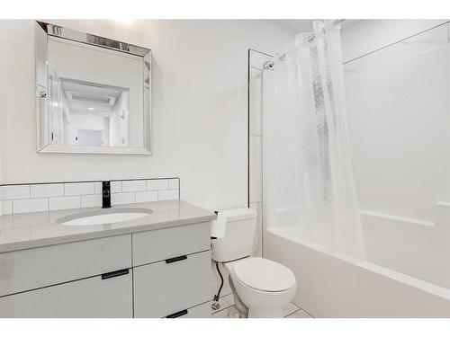 11420 106 Avenue, Grande Prairie, AB - Indoor Photo Showing Bathroom