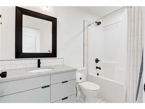 11420 106 Avenue, Grande Prairie, AB - Indoor Photo Showing Bathroom