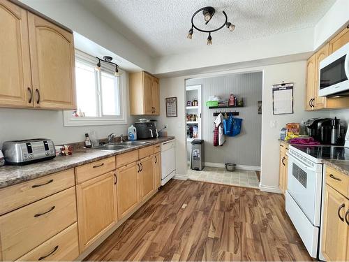 10825 95 Street, Grande Prairie, AB - Indoor Photo Showing Kitchen