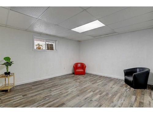 723014 & 723018 Range Road 110, Beaverlodge, AB - Indoor Photo Showing Bedroom