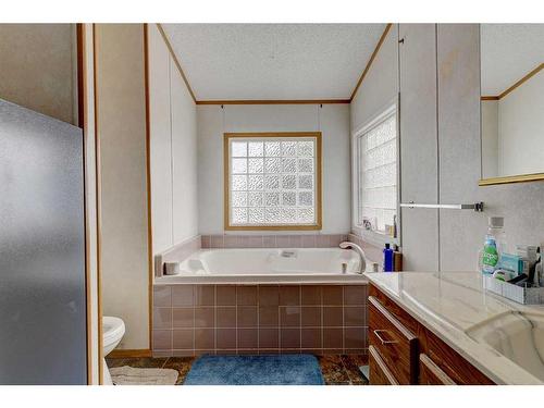 723014 & 723018 Range Road 110, Beaverlodge, AB - Indoor Photo Showing Bathroom