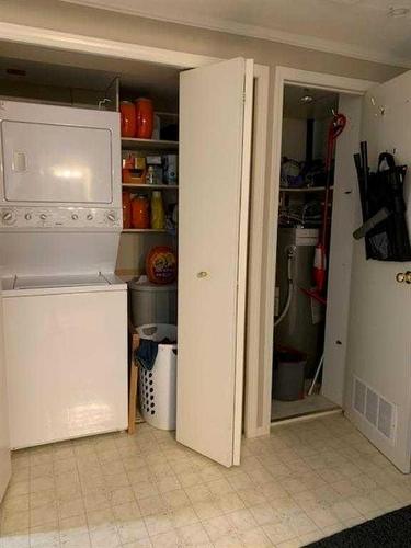 10304 99 Avenue, High Level, AB - Indoor Photo Showing Laundry Room