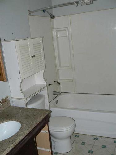 4921 59 Avenue, High Prairie, AB - Indoor Photo Showing Bathroom