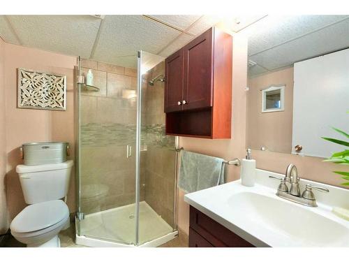 9609 80 Avenue, Peace River, AB - Indoor Photo Showing Bathroom