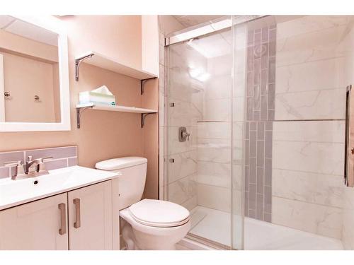 7021 87 Street, Grande Prairie, AB - Indoor Photo Showing Bathroom