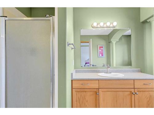 13 Pinnacle Street, Grande Prairie, AB - Indoor Photo Showing Bathroom