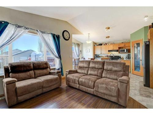 13 Pinnacle Street, Grande Prairie, AB - Indoor Photo Showing Living Room