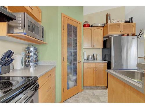 13 Pinnacle Street, Grande Prairie, AB - Indoor Photo Showing Kitchen