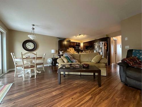 11226 71 Avenue, Grande Prairie, AB - Indoor Photo Showing Living Room
