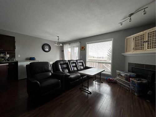 11224 71 Avenue, Grande Prairie, AB - Indoor Photo Showing Living Room