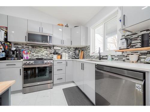 9638 112 Avenue, Grande Prairie, AB - Indoor Photo Showing Kitchen With Upgraded Kitchen