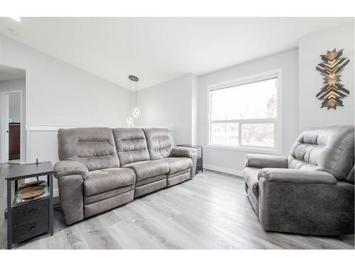 9638 112 Avenue, Grande Prairie, AB - Indoor Photo Showing Living Room