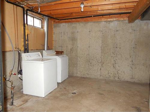 10346 98 Avenue, High Level, AB - Indoor Photo Showing Laundry Room
