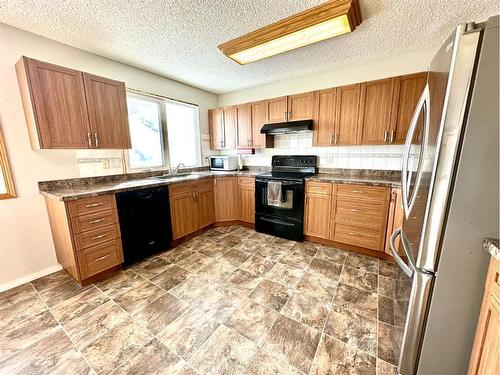 9239 107 Avenue, Grande Prairie, AB - Indoor Photo Showing Kitchen