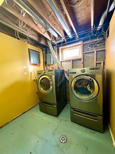 9239 107 Avenue, Grande Prairie, AB - Indoor Photo Showing Laundry Room
