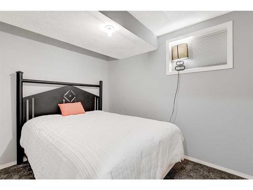 730005 724 Highway, Rural Grande Prairie No. 1, County Of, AB - Indoor Photo Showing Bedroom