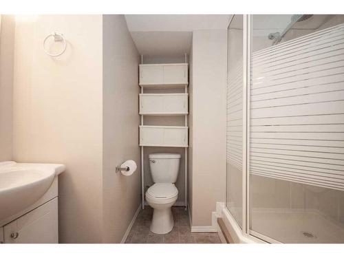 9750 118 Avenue, Grande Prairie, AB - Indoor Photo Showing Bathroom