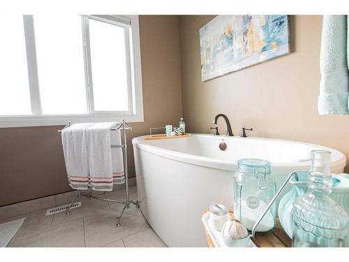 8522 70A Avenue, Grande Prairie, AB - Indoor Photo Showing Bathroom