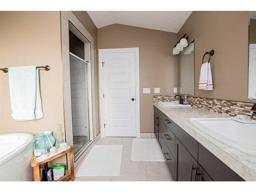8522 70A Avenue, Grande Prairie, AB - Indoor Photo Showing Bathroom
