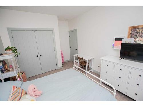 11306 59 Avenue, Grande Prairie, AB - Indoor Photo Showing Bedroom