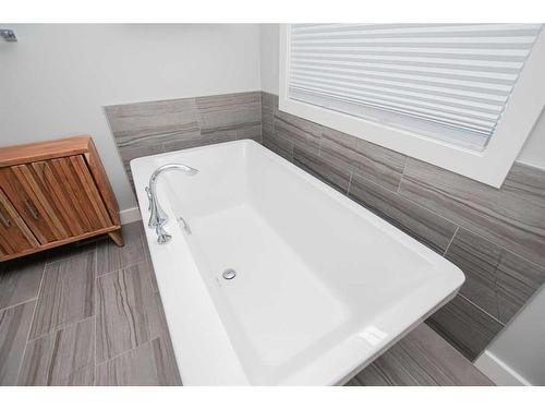 11306 59 Avenue, Grande Prairie, AB - Indoor Photo Showing Bathroom