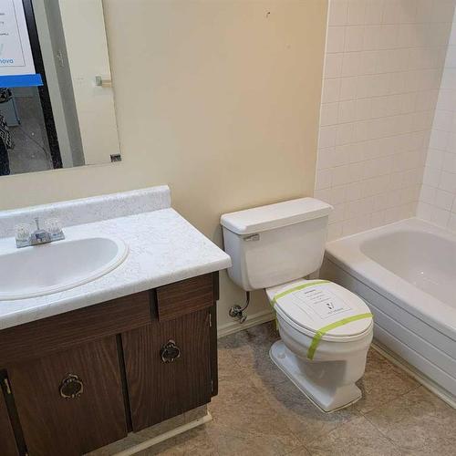 211-7801 98 Street, Peace River, AB - Indoor Photo Showing Bathroom