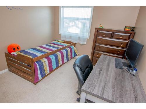 8833 73 Avenue, Grande Prairie, AB - Indoor Photo Showing Bedroom