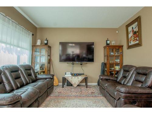 8833 73 Avenue, Grande Prairie, AB - Indoor Photo Showing Living Room