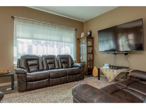 8833 73 Avenue, Grande Prairie, AB - Indoor Photo Showing Living Room