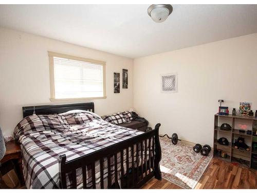 144 Pinnacle Boulevard, Grande Prairie, AB - Indoor Photo Showing Bedroom