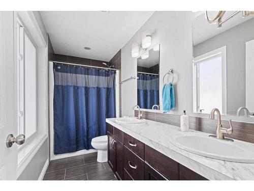 8009 112 Street, Grande Prairie, AB - Indoor Photo Showing Bathroom