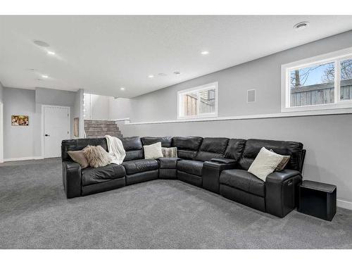 9205 Lakeshore Drive, Grande Prairie, AB - Indoor Photo Showing Living Room