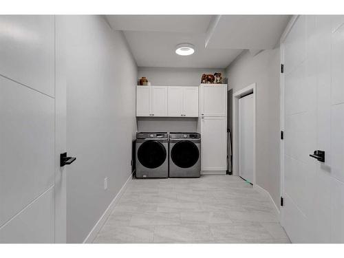 9205 Lakeshore Drive, Grande Prairie, AB - Indoor Photo Showing Laundry Room