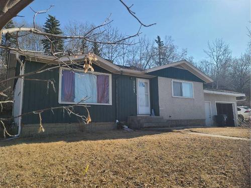 11101 101 Street, Peace River, AB - Outdoor