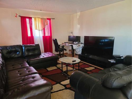 11101 101 Street, Peace River, AB - Indoor Photo Showing Living Room