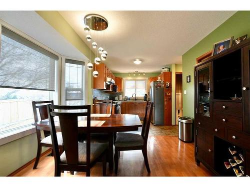 9109 136 Avenue, Peace River, AB - Indoor Photo Showing Dining Room