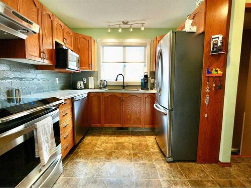 9109 136 Avenue, Peace River, AB - Indoor Photo Showing Kitchen