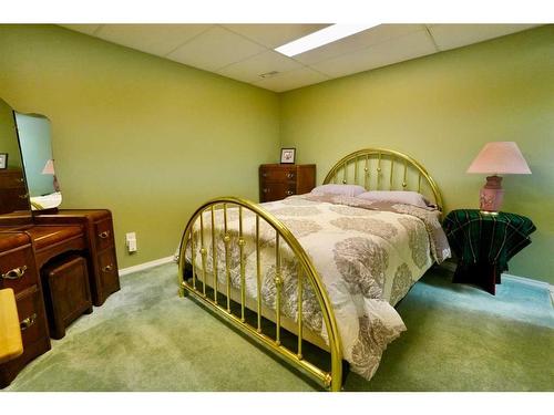 9109 136 Avenue, Peace River, AB - Indoor Photo Showing Bedroom
