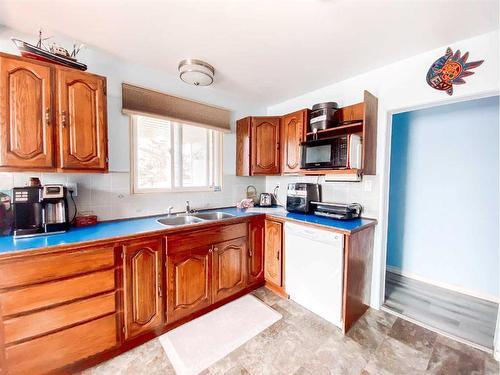 4728 53 Street, Rycroft, AB - Indoor Photo Showing Kitchen With Double Sink