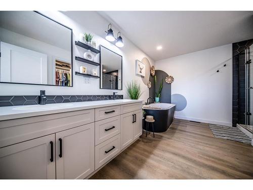 12033 77 Avenue, Grande Prairie, AB - Indoor Photo Showing Bathroom