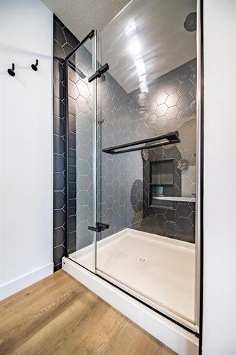 12033 77 Avenue, Grande Prairie, AB - Indoor Photo Showing Bathroom