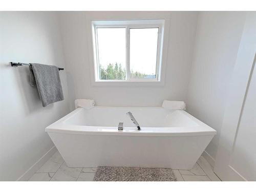 5814 90 Street, Grande Prairie, AB - Indoor Photo Showing Bathroom