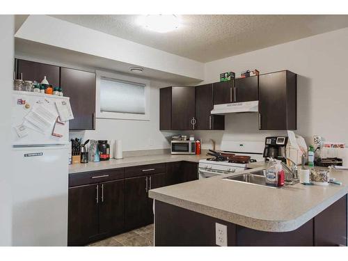 9615 113 Avenue, Clairmont, AB - Indoor Photo Showing Kitchen With Double Sink