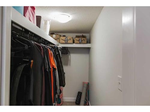 9615 113 Avenue, Clairmont, AB - Indoor With Storage