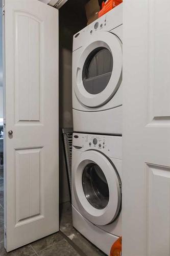 9615 113 Avenue, Clairmont, AB - Indoor Photo Showing Laundry Room