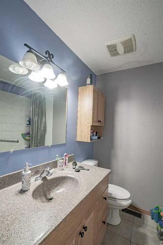 5237 54 Avenue, Berwyn, AB - Indoor Photo Showing Bathroom