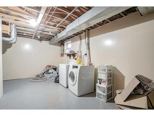 5237 54 Avenue, Berwyn, AB - Indoor Photo Showing Laundry Room